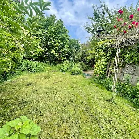 Apartment Grande Maison De 170m2, Piscine, Grand Jardin Fleuri- 5ch - Tres Calme, Proche De Paris Vitry-sur-Seine